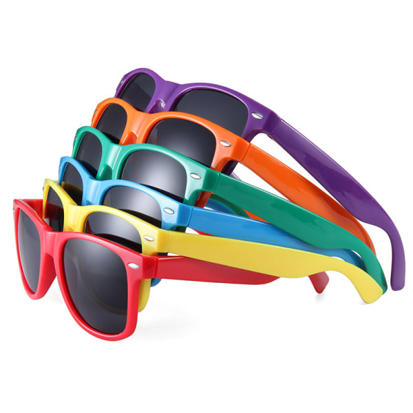Voksen plastik solbriller (8 farver) i tilfældige farver, 8 i alt
