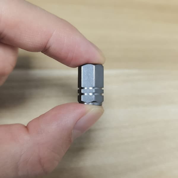 8 stk. aluminiumsventildeksler - Deksel til ventil på dekk