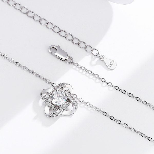 S925 Sterling Sølv Quad Leaves Eternal Star Halskjede Enkelt Full Diamond Zircon Anheng Beste Valentinsdag Gave