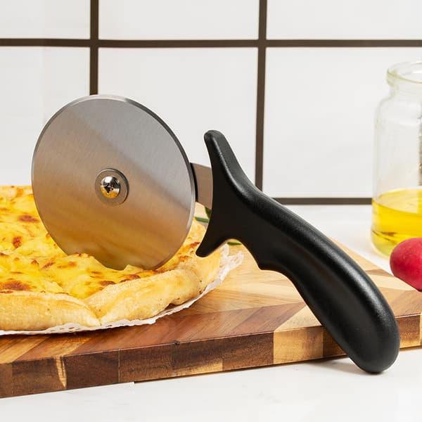 1 kpl musta pizzaleikkuri - Pizzaleikkuri silikonikahvalla ja S