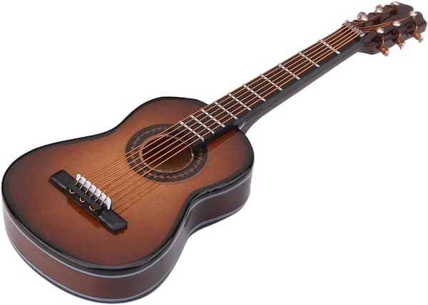 Miniatyrgitarr i trä, modell av musikinstrument, display med