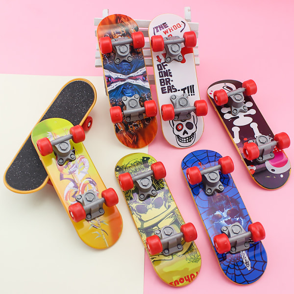 Finger skateboard, 3-delt random color deck truck mini skateboa