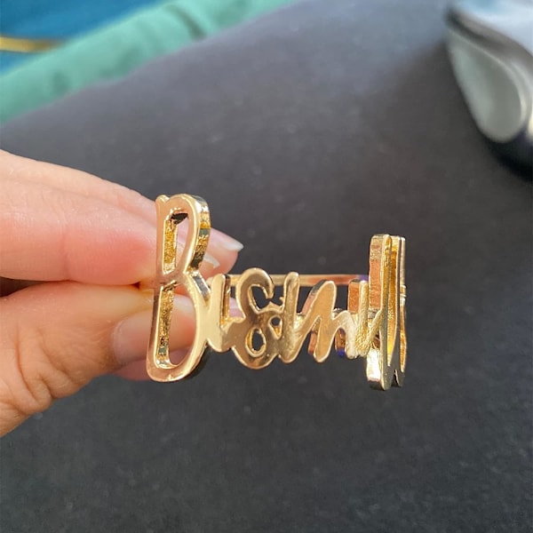 Set med 6 Bismillah gullmetall serviettringer med bokstaver