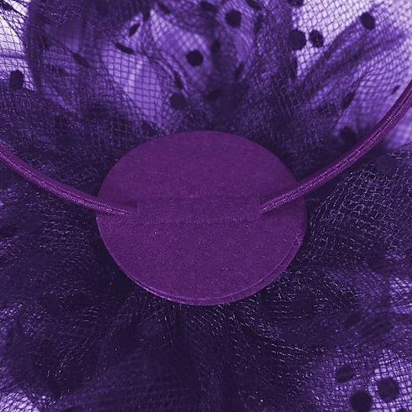 Mauve - Hattu, jossa kukka ja verkkonauha, sulkapääpanta ja tee