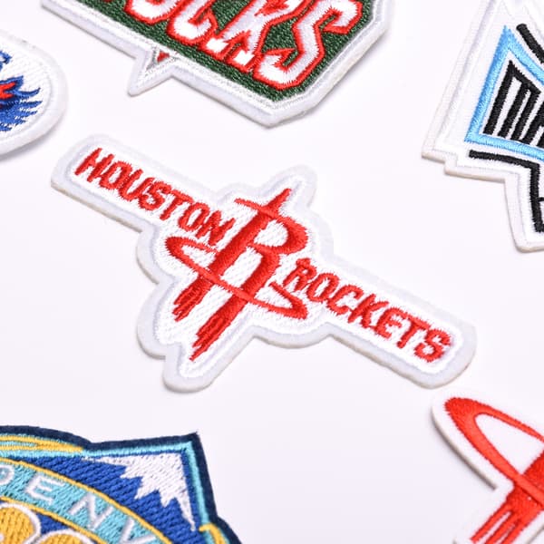 35 st broderade lappar med basketlaglogotyp