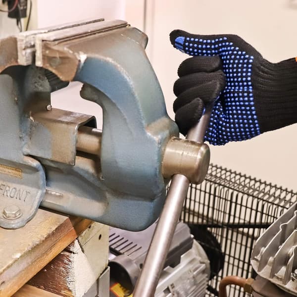 1 par PVC-arbejdshandsker med skridsikre knopper. Til montering, mai