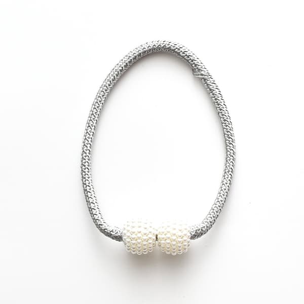 2 magnetiske gardinbindere (grå) - 42 cm lange perlekugle gardinma