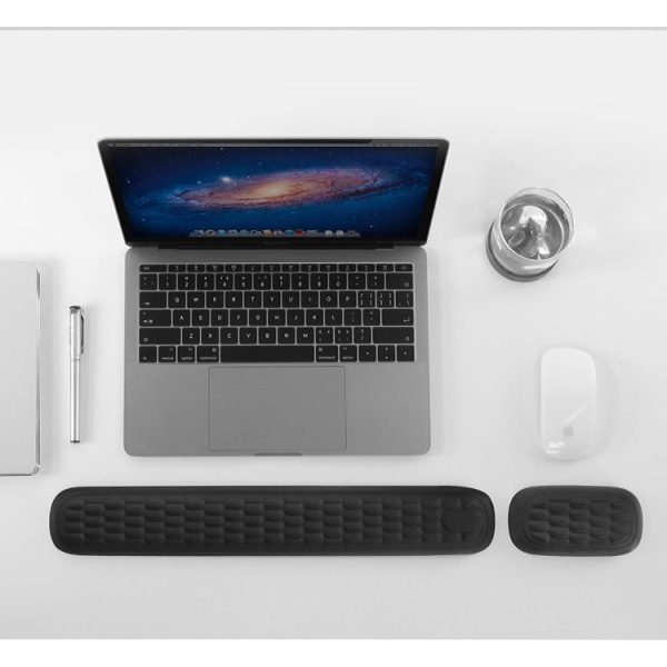 Tangentbords handledsstöd i minnesskum med ergonomisk design
