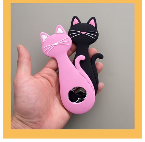 2 stk. søde katte flaskeåbnere (sort, pink) PVC plast/metal