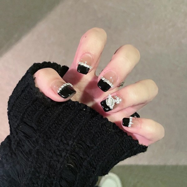 False Nails False Nails med svarta glänsande konstgjorda naglar för Da