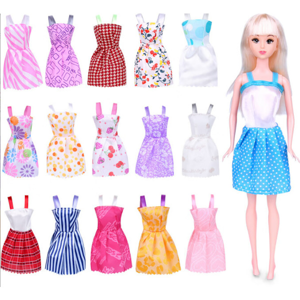 114 kpl korvaavia 30 cm:n Barbie-nukkeasusteita lasten leluja