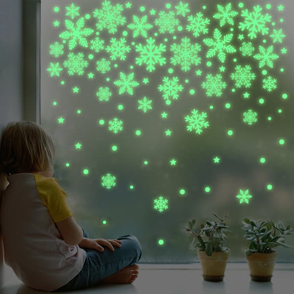 3 sett med julelysende snøflakdekorasjonsklistremerker e