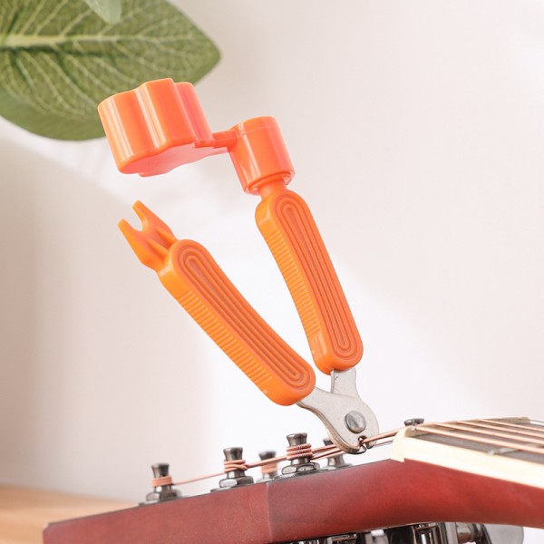 4 stk. 3 i 1 gitarstrenger vikler strengekutter og brotapp