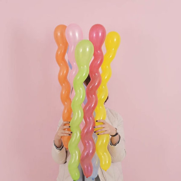 Pakke med 100 svært lange fargede lateksballonger
