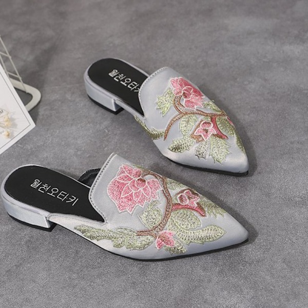 Broderade Platta Sandaler med Spetsig Tå Muellertofflor Gray 35