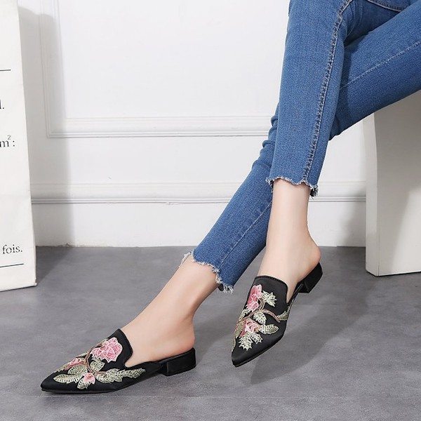 Broderade Platta Sandaler med Spetsig Tå Muellertofflor Black 42