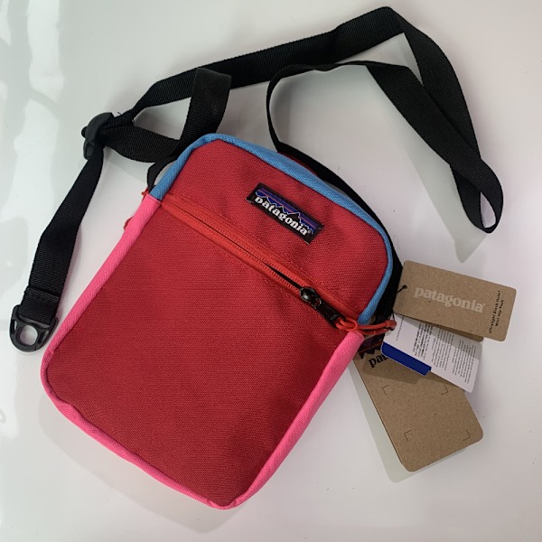 PATA Liten Crossbody Väska för Män, Mini Messenger Väska Axelväska för Telefon Pass Red