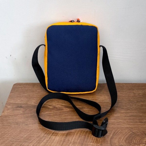 PATA Liten Crossbody Väska för Män, Mini Messenger Väska Axelväska för Telefon Pass Yellow