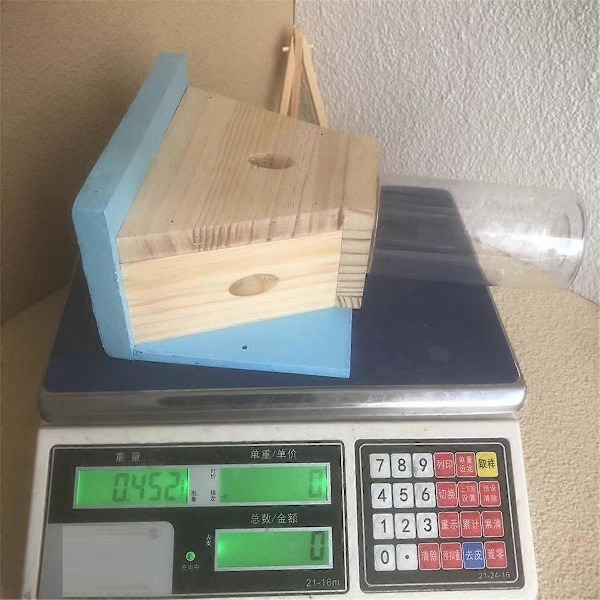 Träsnickarbi-fälla för utomhusbruk, naturinspirerad bod-stil