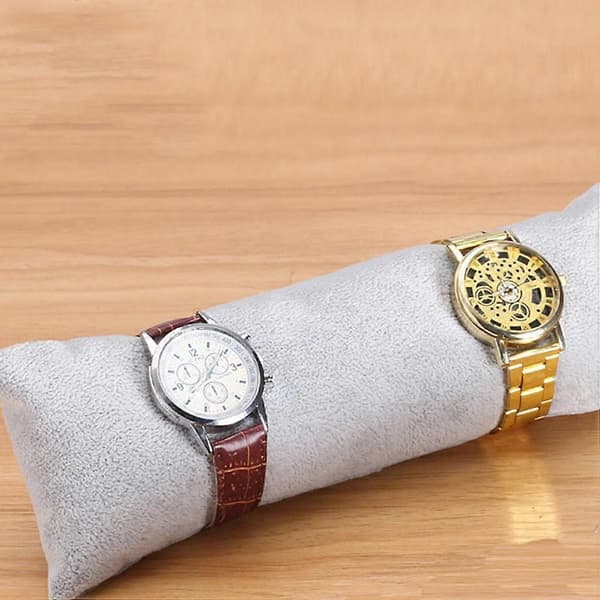 2 stk. Utsøkt Klokke Displaypute Smykke Displayputer Armbåndpute