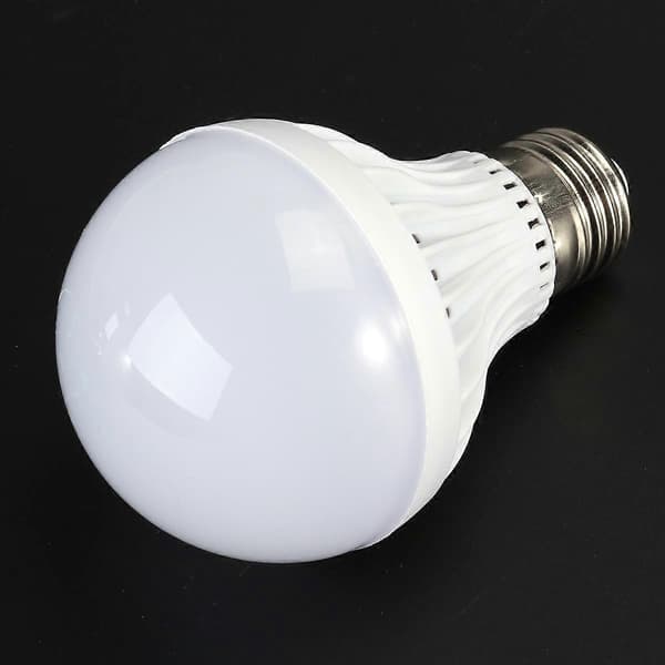 7W E27 220V Sensor LED Lampe Pære Lyd Lys Sensor Auto Smart Pære (hvidt Lys)