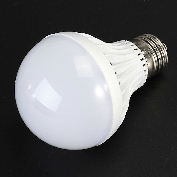 7W E27 220V Sensor LED Lampe Pære Lyd Lys Sensor Auto Smart Pære (hvitt Lys)