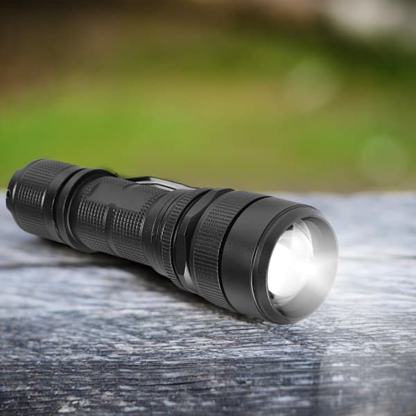 Superkirkas 2000LM LED-taskulamppu, zoomattava, vedenpitävä, kannettava ulkotilojen taskulamppu