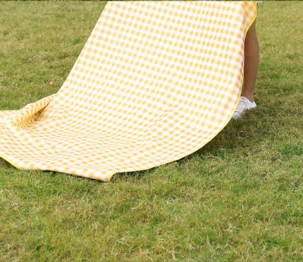 Picnic Tæppe, Foldbart Non-Woven Måtte Med Bærehåndtag, Til Strand, Camping, Rejser Og Parker, Gul, 150 x 200 cm