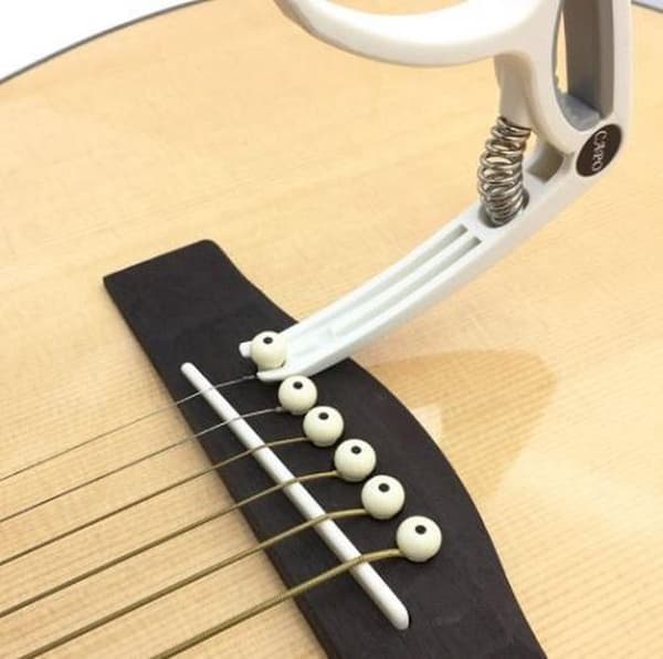 Gitar Capodaster - Capo - Gitar - Elektrisk - Akustisk - Plast - Hvit