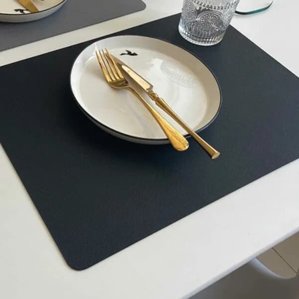 4-pak dækkeservietter i kunstlæder rektangulær sort 43x30cm sort