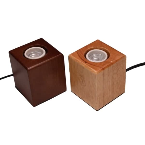 Moderne træbordlampe