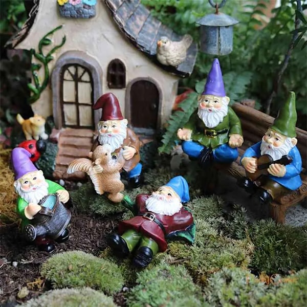 FairyCome 5 st Fairy Garden Miniatyrer Tomte Dvärg Mikro Mini Tomte Figurer Trädgårdstomtar och Älvor Harts Dvärg för Terrarium 210811