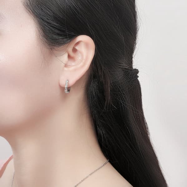 Snoede Hoop Øreringe til Kvinder, 15 mm Rustfrit Stål Sølv Huggie Hoops med Cubic Zirconia, Hypoallergen Gave til Hende