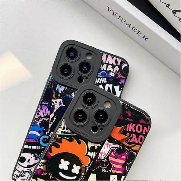 Flydende Angel Eyes Comics TPU Mobilcover til iPhone 15