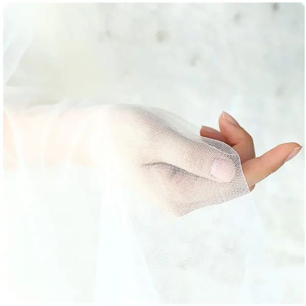 Single Layer Bridal Wedding White Fingertip Wedding Veil with Comb and Cut Edge (White)