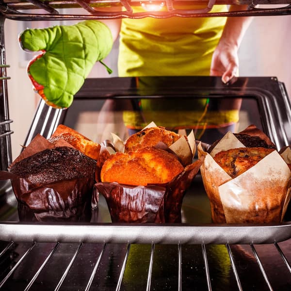 Tulipanformede muffinsformer i papir for fest og bryllup