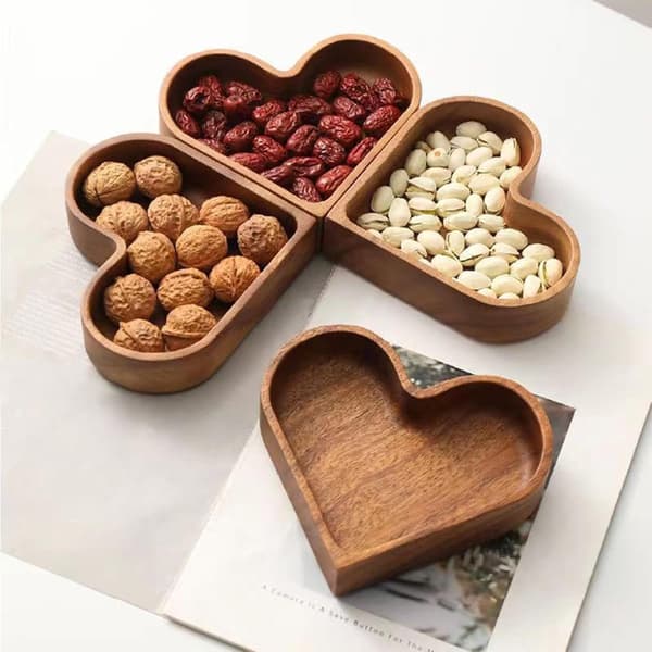 Træ hjerteformede snackskåle sæt med 4, 17 cm serveringsbakker til nødder, tørret frugt, slik, smykker, borddekoration til bryllupsfest, housewarming gave