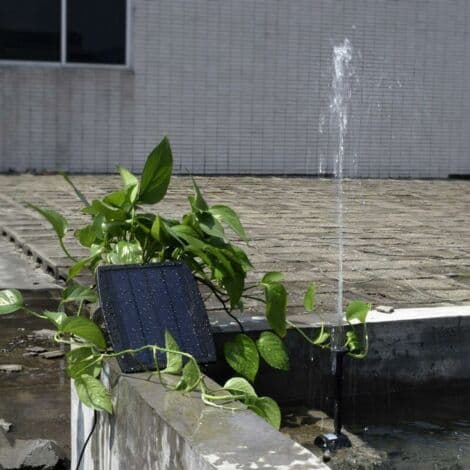 Borstlös Solvattenpump för Damm med 9V 2.5W Solpanel - Flöde på 200L/H.