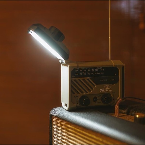 Radio for utendørs bruk, sveiv- og solcelledrevet, multifunksjonell