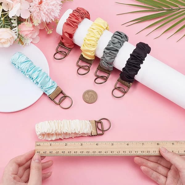 6-pak Scrunchie Nøgleringe Farverige Polyester Håndledsrem Nøglering Armbånd til Kvinder Løb Hundeluftning