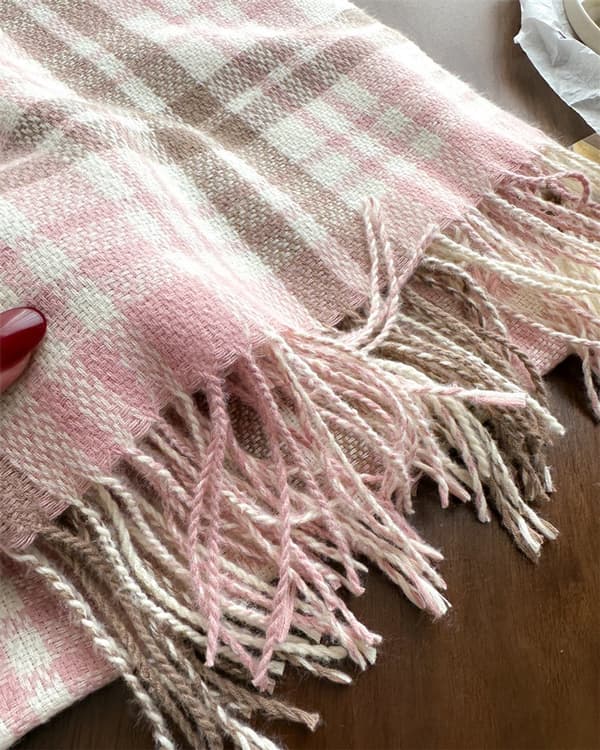 Dame tørklæde i polyester med tern, blødt, varmt, strikket design med kvaster til vinter og hverdagsbrug, pink, 70 x 200 cm