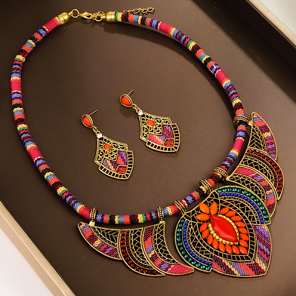 Fashion Handgjord Legering Etnisk Choker Halsband Bib Collares Flerfärgad Bohemia Statement Smycken för Kvinnor Smycken