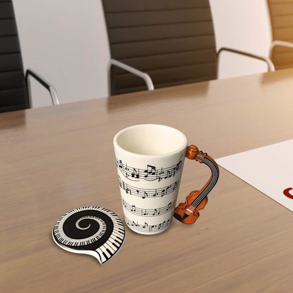 360 ml Kaffe- eller Tekopper med Trykt Noteark og Gitarformet Håndtak - Allsidig, Holdbar og Unik for Varme eller Kalde Drikker.