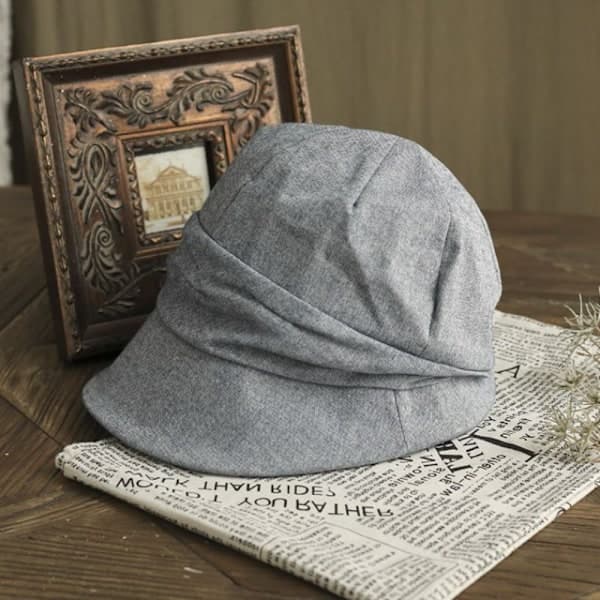 Kahdeksankulmainen aurinkohattu sinisenä