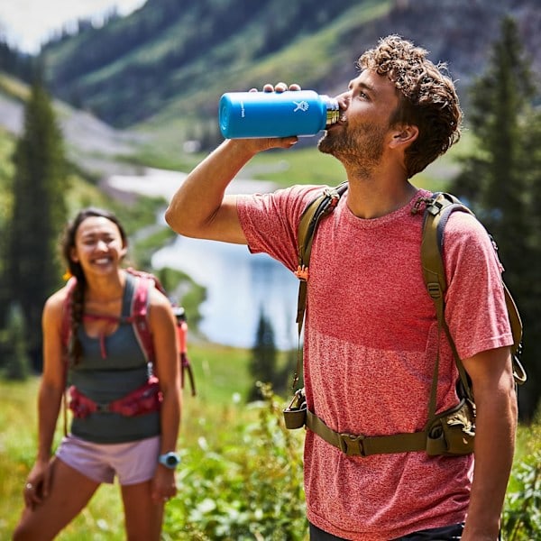 Vandflaske 946 ml (32 oz) - Vakuumisoleret rustfri vandflaske med lækagesikker Flex-lock og pulverlakering - BPA-fri - Sort