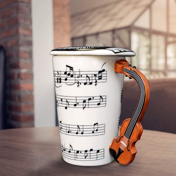 360 ml Kaffe- eller Tekopper med Trykt Noteark og Gitarformet Håndtak - Allsidig, Holdbar og Unik for Varme eller Kalde Drikker.
