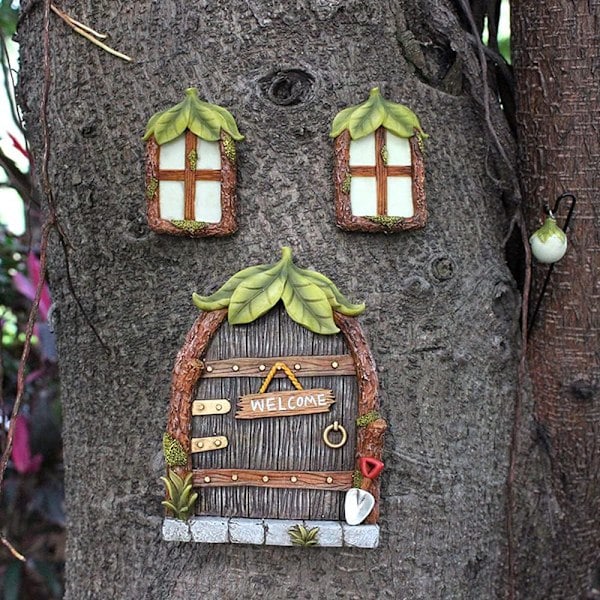 Miniature Fe Trægård Gnome Hus Vindue Dør Have Harpiks Selvlysende Døre og Vinduer Havedekoration Skulpturer Lysende i Mørket (Løvdes...