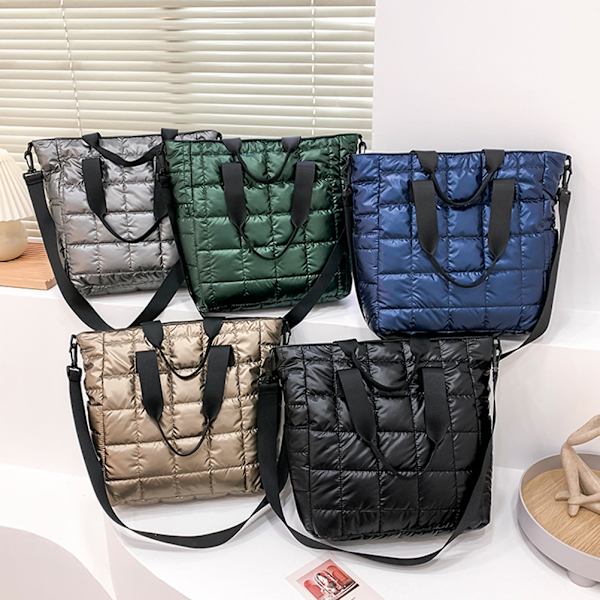 Europeisk och amerikansk stil quiltad axelväska för kvinnor Mjuk quiltad vaddering Tote Väska Stor kapacitet Höst Vinter Crossbody väska