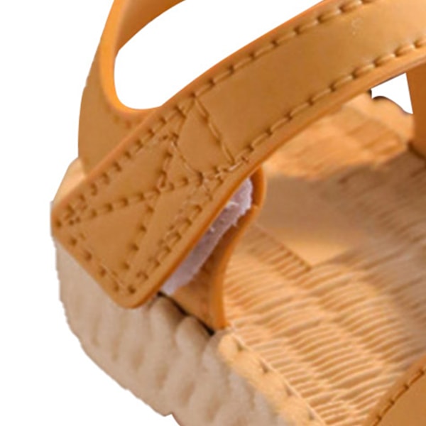 Små piges sandaler bløde skridsikre såler lukket tå søde lette små børns sommersko brune omkring 13,5 cm i 22 yards