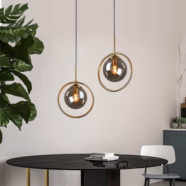 Rökgrå Lampskärm, Handblåst Glas Pendellampa Med Borstad Guld Finish För Sofistikerad Inredning